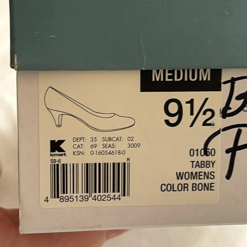 Jaclyn Smith Tabby Pumps Bone Patent Leather Sz 9.5